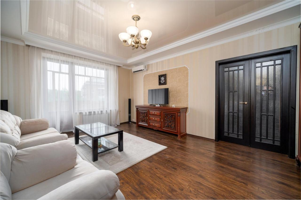 Lux Apartment Gorkiy Park Charkiv Exteriör bild