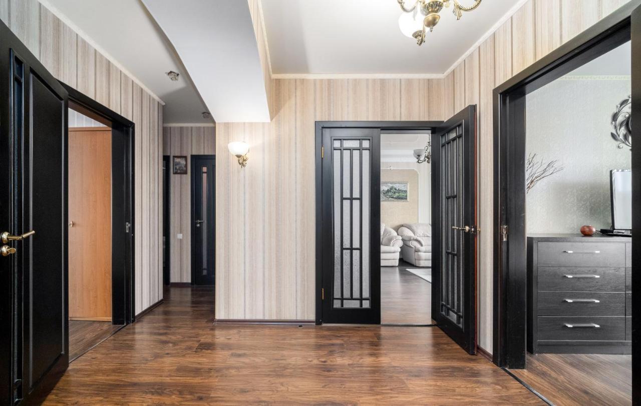 Lux Apartment Gorkiy Park Charkiv Exteriör bild